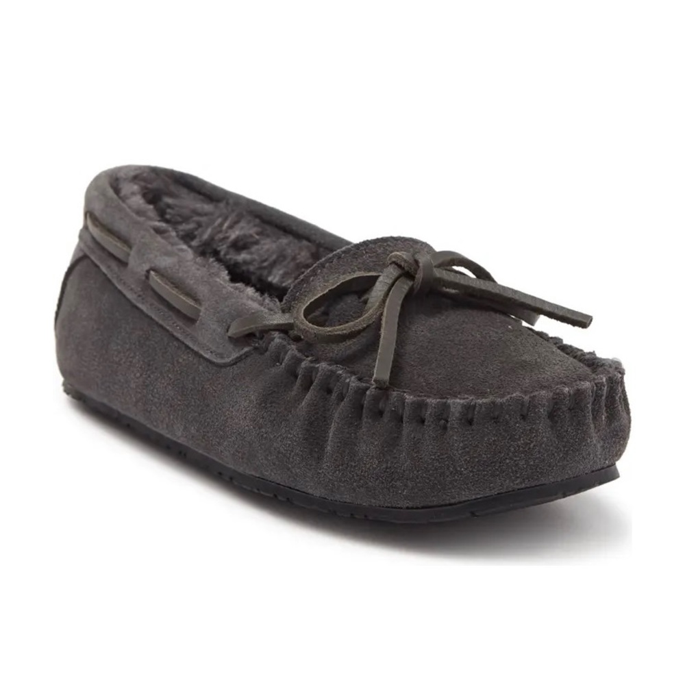 Minnetonka Charcoal Faux Fur Lined Moccasins (NEW IN BOX)